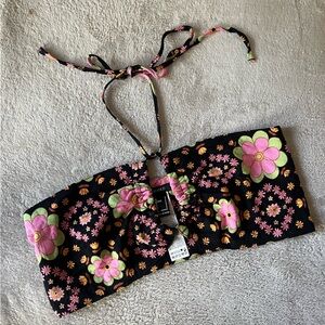 Floral top that can be worn multiple ways! Perfect for hot summers and festivals